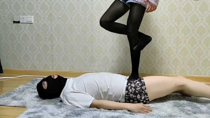 【爱秀套图】【婉儿】黑丝全体重踩踏腿绞窒息 ACYC-1635