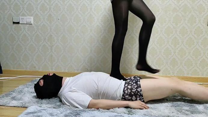 【爱秀套图】【婉儿】黑丝全体重踩踏腿绞窒息 ACYC-1635