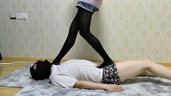 【爱秀套图】【婉儿】黑丝全体重踩踏腿绞窒息 ACYC-1635