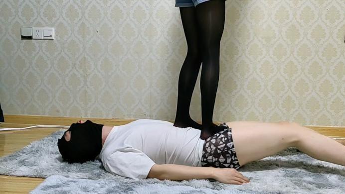 【爱秀套图】【婉儿】黑丝全体重踩踏腿绞窒息 ACYC-1635
