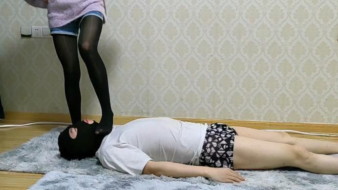 【爱秀套图】【婉儿】黑丝全体重踩踏腿绞窒息 ACYC-1635