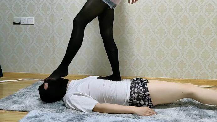 【爱秀套图】【婉儿】黑丝全体重踩踏腿绞窒息 ACYC-1635