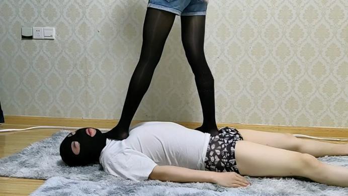 【爱秀套图】【婉儿】黑丝全体重踩踏腿绞窒息 ACYC-1635