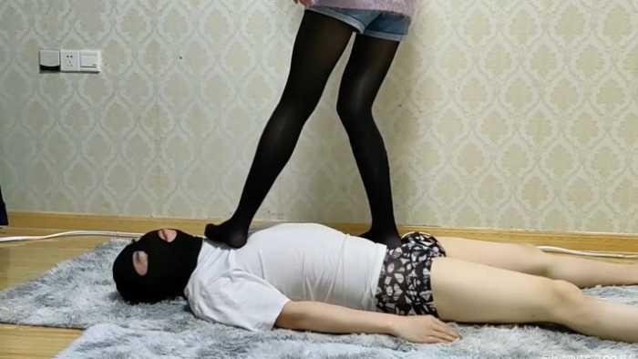 【爱秀套图】【婉儿】黑丝全体重踩踏腿绞窒息 ACYC-1635