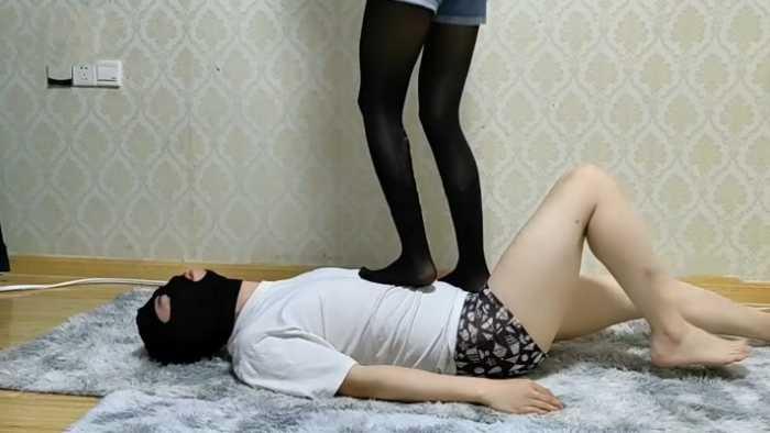 【爱秀套图】【婉儿】黑丝全体重踩踏腿绞窒息 ACYC-1635