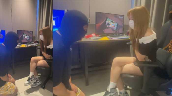 【爱秀套图】【小鲨鱼殿下】AJ踩手羞辱 YC-250314-7(1)