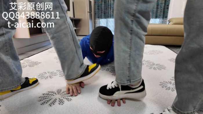 【爱秀套图】『chnnsct1818』暴力初中女生小试身手 YC-250318-3