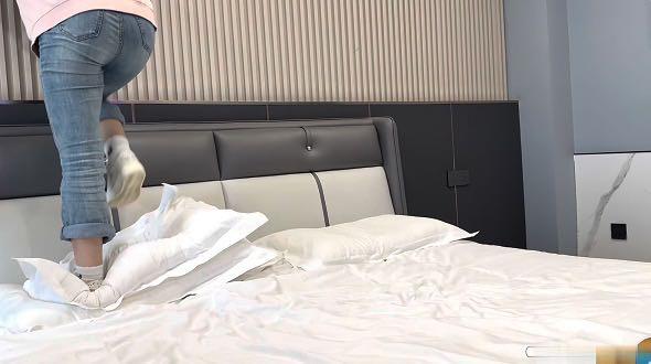 【爱秀套图】【素人高中生】可爱板鞋白袜踩枕头 YC-250317-8