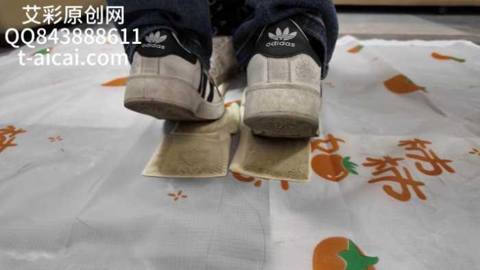 【爱秀套图】『chnnsct1818』清纯小情侣奴役老贱狗 YC-250318-4