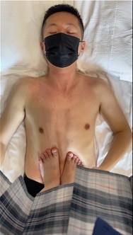 【爱秀套图】【福利推荐】新人16岁cos小妹第一视角裸足踩踏 YC-250319-4