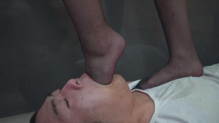 【爱秀套图】小染S高跟踩胸深喉 终于怼吐，极其沉浸式折磨的深喉大专场 YC-250319-6