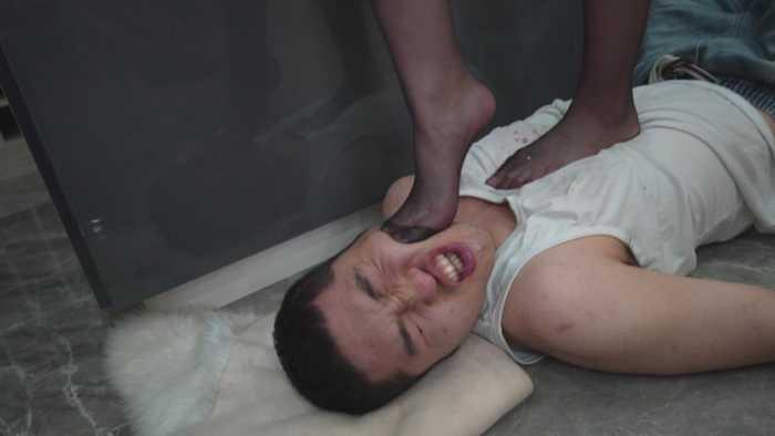 【爱秀套图】小染S高跟踩胸深喉 终于怼吐，极其沉浸式折磨的深喉大专场 YC-250319-6