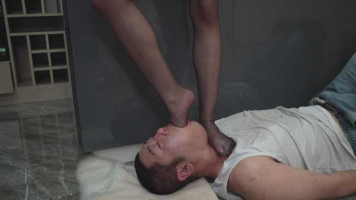 【爱秀套图】小染S高跟踩胸深喉 终于怼吐，极其沉浸式折磨的深喉大专场 YC-250319-6