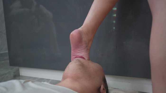 【爱秀套图】小染S高跟踩胸深喉 终于怼吐，极其沉浸式折磨的深喉大专场 YC-250319-6