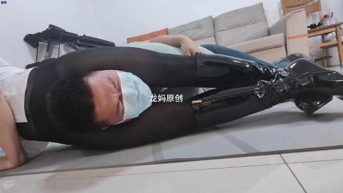 【爱秀套图】【龙妈】马油黑丝腿绞窒息粉丝 LM-010