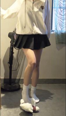 【爱秀套图】【ToKNai】小和开发初期试踩狗粮+玩具 YC-250324