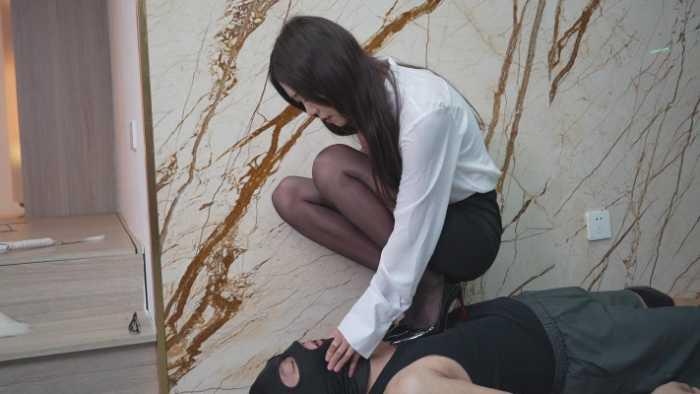 【爱秀套图】西安鱼七虐狗大作 骑马 尿袋挂嘴边爬行被骑 YC-250324-7