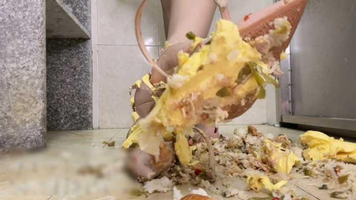 【爱秀套图】高跟鞋踩食物 JS250327~1
