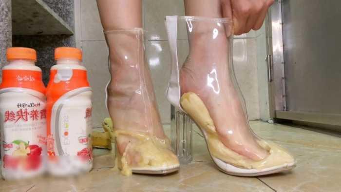 【爱秀套图】透明鞋踩香蕉奶昔 JS250327~2
