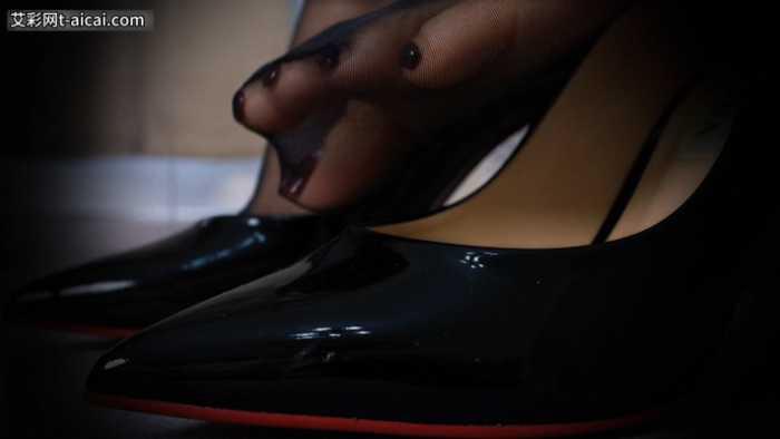 【爱秀套图】芥弥女神の微型产品1 残忍使用小奴隶 JS250329~3