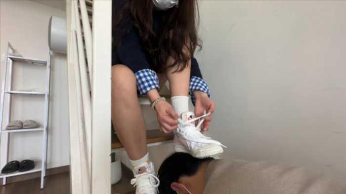 【爱秀套图】【208宿舍】家奴伺候起床清理鞋底 YC-250327-6