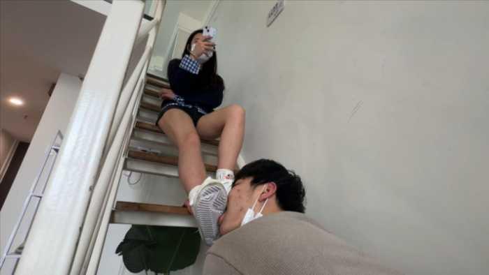 【爱秀套图】【208宿舍】家奴伺候起床清理鞋底 YC-250327-6