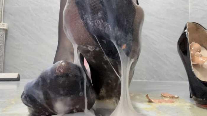 【爱秀套图】酷黑莓子高跟鞋内踩碎鸡蛋 YC-241103-2