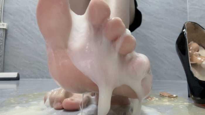 【爱秀套图】酷黑莓子高跟鞋内踩碎鸡蛋 YC-241103-2