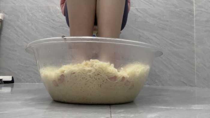 【爱秀套图】【莓子】光脚制作葱油拌面 YC-250328-3