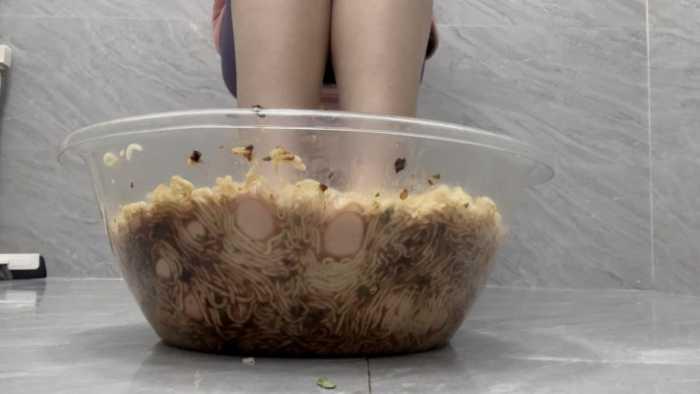 【爱秀套图】【莓子】光脚制作葱油拌面 YC-250328-3