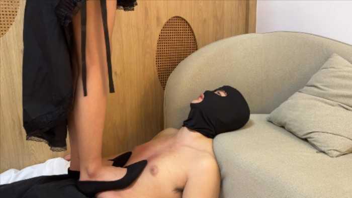 【爱秀套图】【无双sama】细高跟踩踏毯子 YC-250327-4