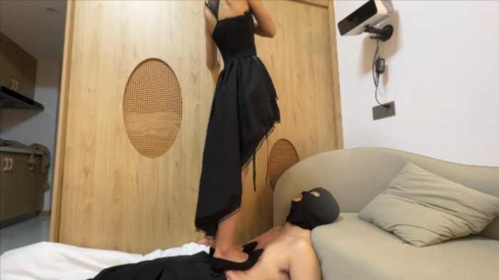 【爱秀套图】【无双sama】细高跟踩踏毯子 YC-250327-4