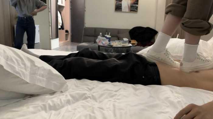 【爱秀套图】【素人研究生与闺蜜双踩】双人板鞋与白袜跳踩 YC-250328-6