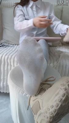 【爱秀套图】【啦啦啦】运动鞋白袜女巨人专访 ACYC-4431