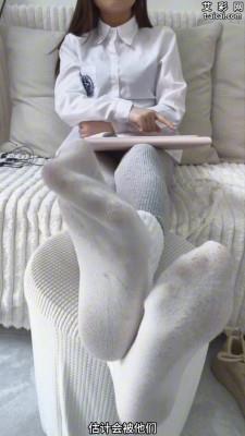 【爱秀套图】【啦啦啦】运动鞋白袜女巨人专访 ACYC-4431