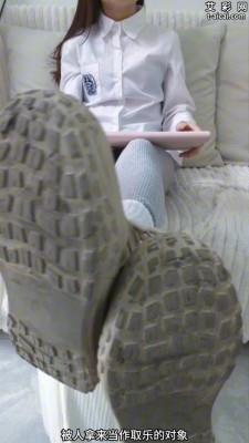 【爱秀套图】【啦啦啦】运动鞋白袜女巨人专访 ACYC-4431