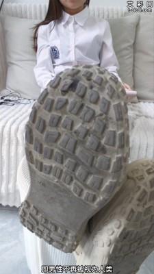 【爱秀套图】【啦啦啦】运动鞋白袜女巨人专访 ACYC-4431