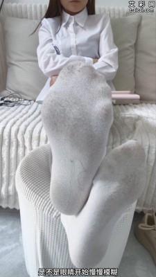 【爱秀套图】【啦啦啦】运动鞋白袜女巨人专访 ACYC-4431