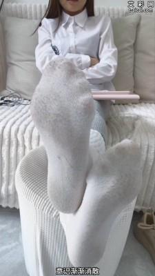 【爱秀套图】【啦啦啦】运动鞋白袜女巨人专访 ACYC-4431