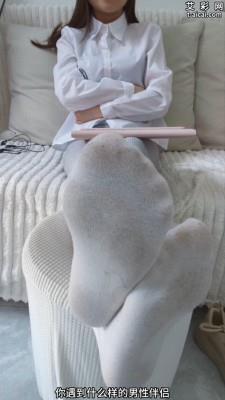 【爱秀套图】【啦啦啦】运动鞋白袜女巨人专访 ACYC-4431