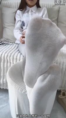 【爱秀套图】【啦啦啦】运动鞋白袜女巨人专访 ACYC-4431