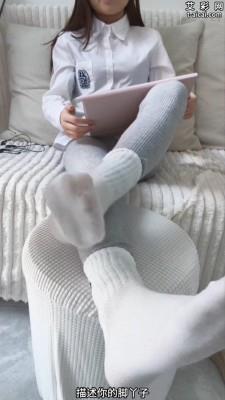 【爱秀套图】【啦啦啦】运动鞋白袜女巨人专访 ACYC-4431