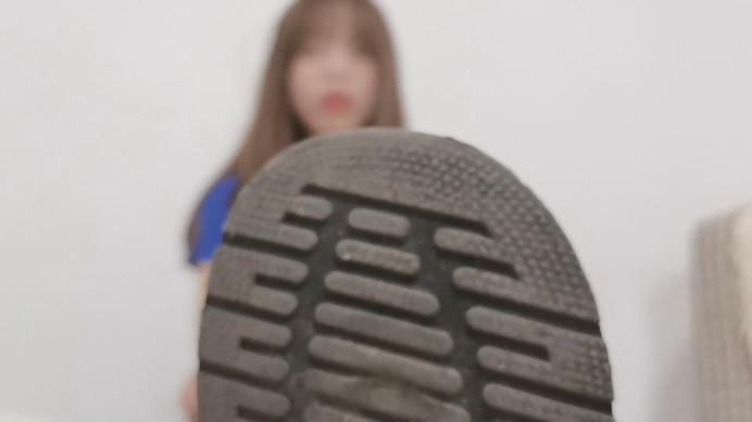 【爱秀套图】娇娇足控POV定制 第一视角舔娇娇脏鞋底闻舔肉丝臭脚 脚插嘴深喉调教 YC-221128-2