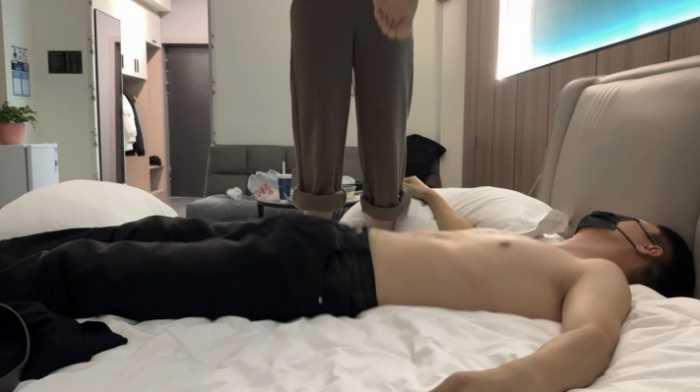 【爱秀套图】【素人研究生与闺蜜】双人裸足跳踩 YC-250329