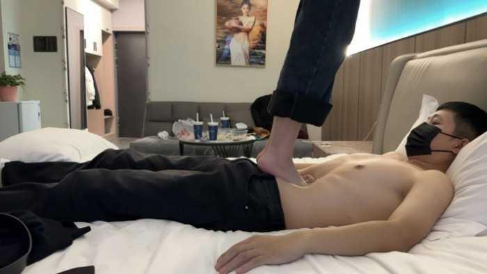 【爱秀套图】【素人研究生与闺蜜】双人裸足跳踩 YC-250329