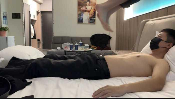 【爱秀套图】【素人研究生与闺蜜】双人裸足跳踩 YC-250329