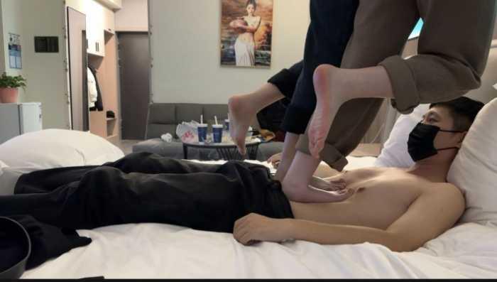 【爱秀套图】【素人研究生与闺蜜】双人裸足跳踩 YC-250329