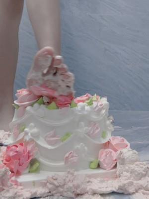 【爱秀套图】边辱骂边踩踏生日蛋糕 YC-250331-5