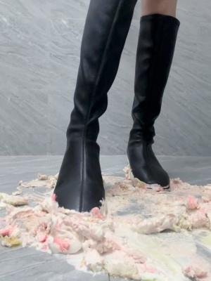 【爱秀套图】边辱骂边踩踏生日蛋糕 YC-250331-5