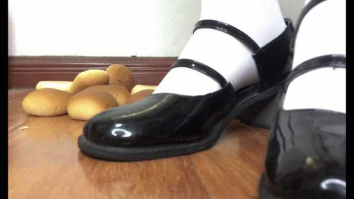 【爱秀套图】健身美女Lo鞋白丝踩小面包超多口水拉丝 YC-250331-4